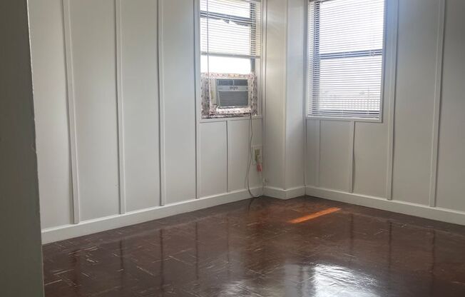 2 beds, 1 bath, 820 sqft, $1,300, Unit 03C