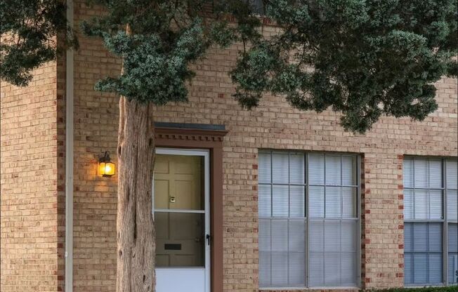 1 Bedroom 1.5 bath Townhouse Ready for immediate move-in