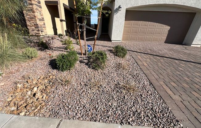 beautiful 3 bedroom 2 and half bath home is located in the Symmetry Bay Cadence community