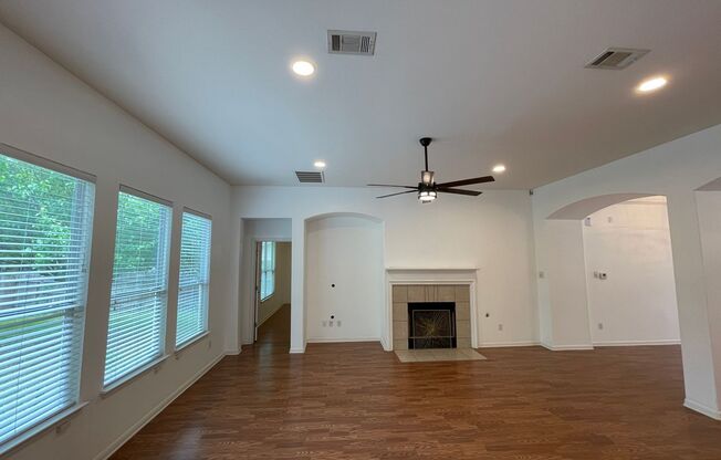 Beautiful single-story home on a quiet street in Leander!