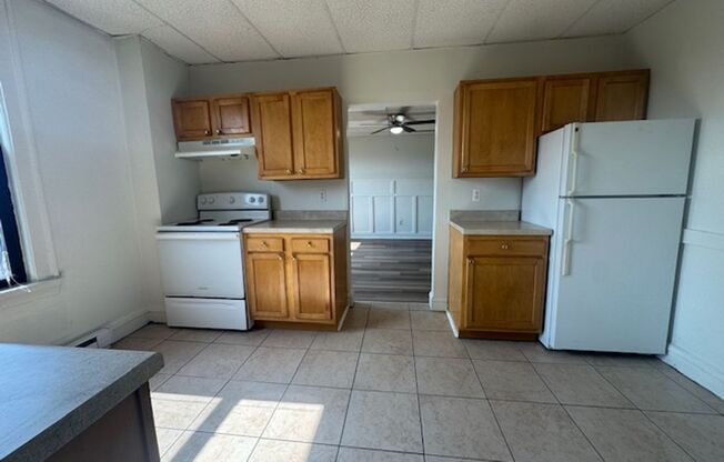 2 beds, 1 bath, 820 sqft, $1,429, Unit 7239 Penn Ave. #3B