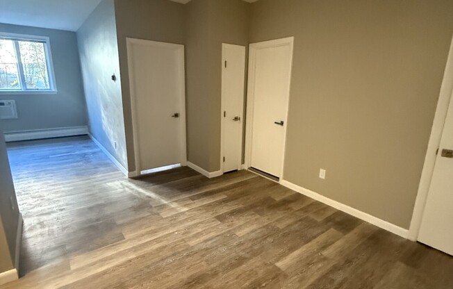 1 bed, 1 bath, $2,700, Unit 13