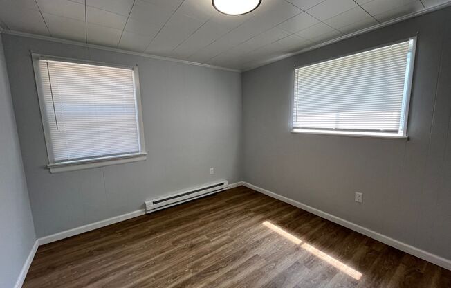 3 beds, 1 bath, 900 sqft, $999, Unit 413