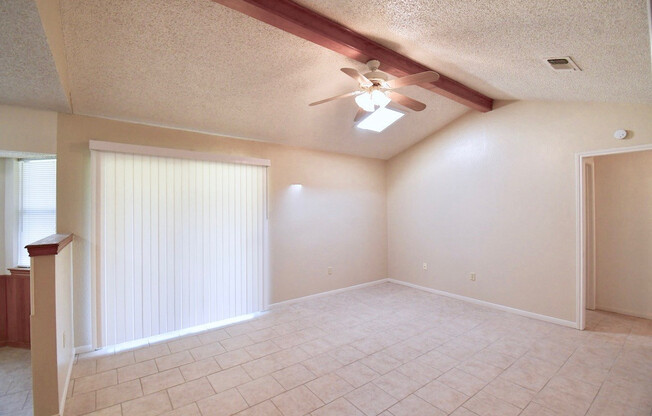 2 WEEKS FREE RENT!!! Charming 3 Bedroom 1.75 Bath, 1 Car Garage, 1 Carport Home In Copperas Cove!