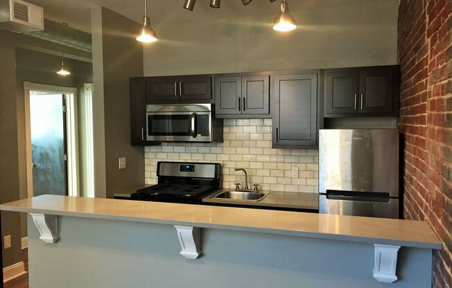 2 beds, 1 bath, $1,395, Unit 203