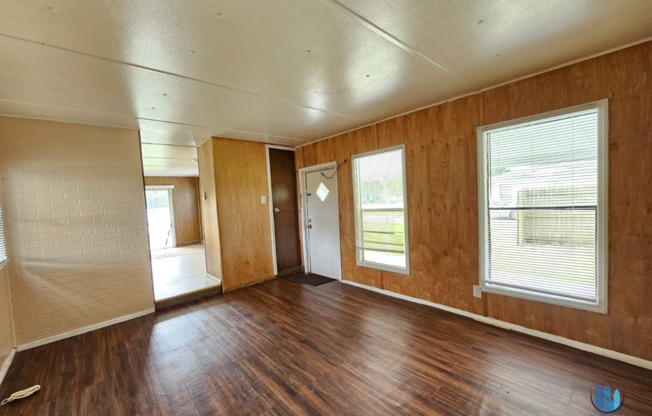 CUTE and AFFORDABLE 2 Bedroom, 1 Bathroom Mobile Home available immediately!