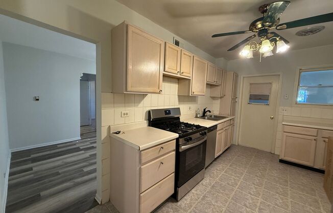 2 beds, 1 bath, $1,950