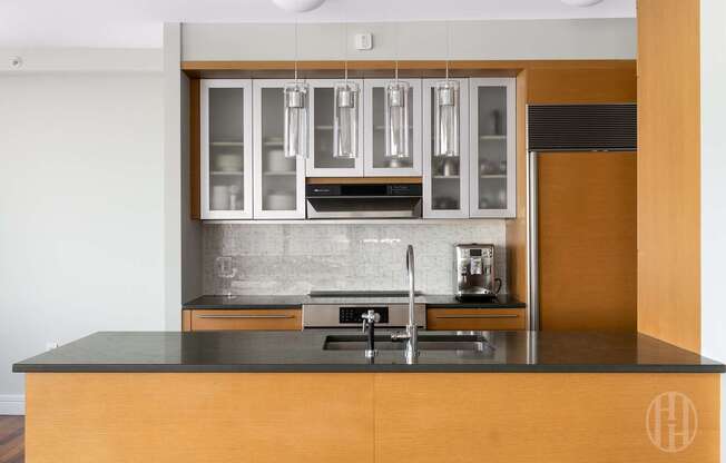 3 beds, 4.5 baths, 2,097 sqft, $20,000, Unit 21F