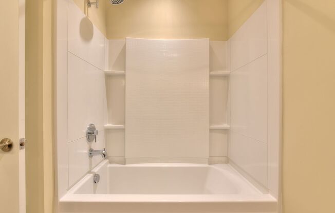 1 bed, 1 bath, 687 sqft, $1,425, Unit 1407.5CH