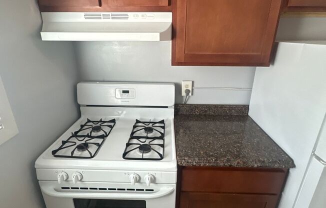 1 bed, 1 bath, $1,090, Unit 306