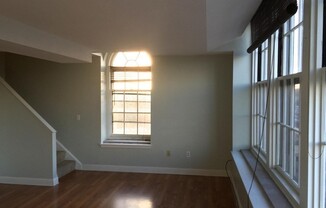 2 beds, 1 bath, 696 sqft, $1,800, Unit 1-21