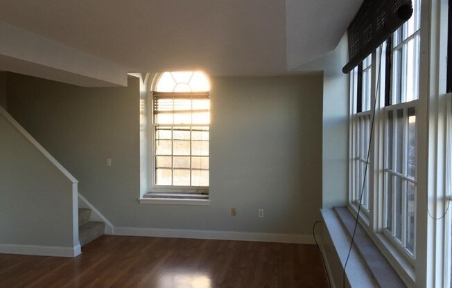 2 beds, 1 bath, 696 sqft, $1,800, Unit 1-21