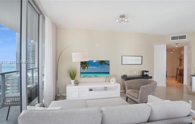 2 beds, 2 baths, $4,400, Unit # 3220 N