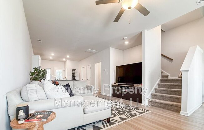 1527 AUCKLAND CT