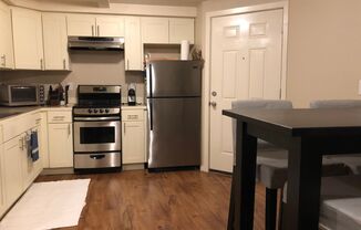 Studio, 1 bath, 550 sqft, $1,395