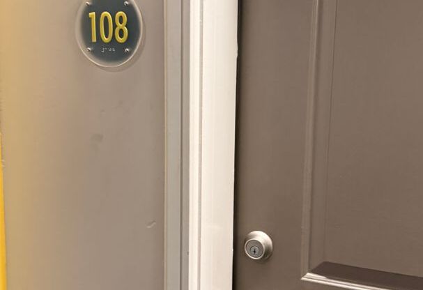 1 bed, 1 bath, 639 sqft, $1,867.95, Unit 214
