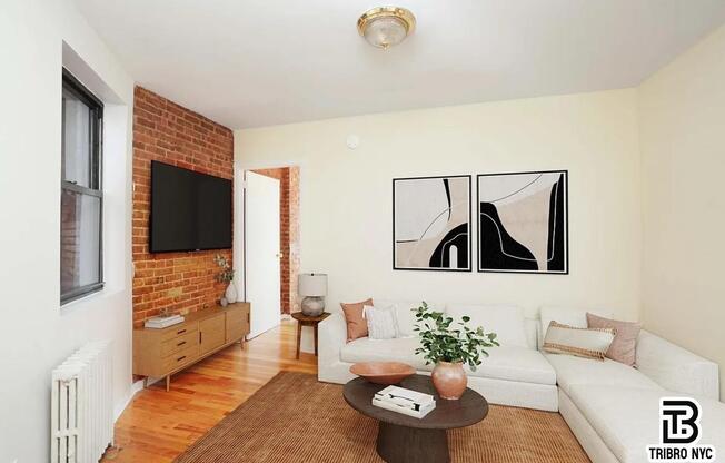 1 bed, 1 bath, $3,600, Unit 3RE