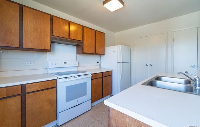 2br/1ba/1pkg Apartment in Makakilo - Water/sewer/trash INCL!