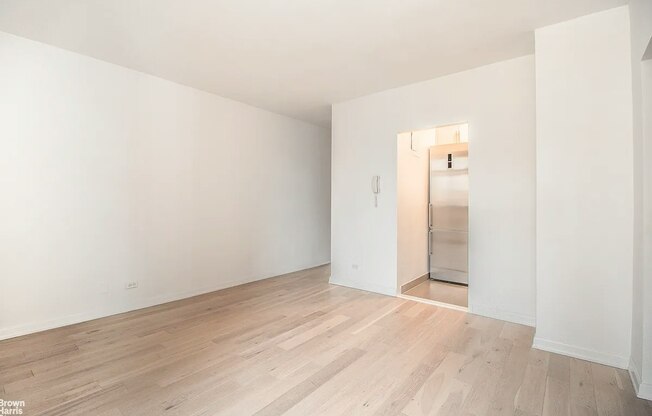 Studio, 1 bath, $4,000, Unit 18B