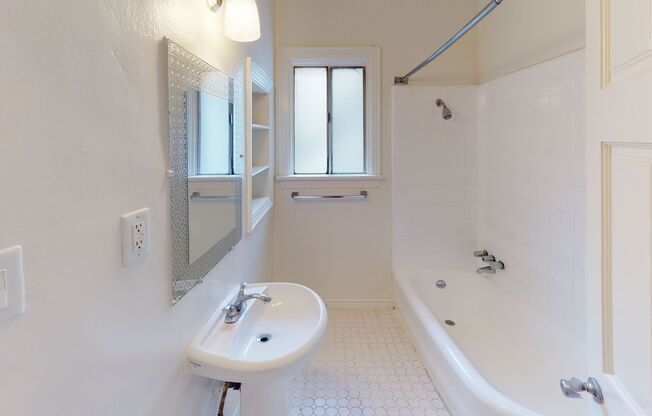 Studio, 1 bath, 375 sqft, $1,545, Unit 405