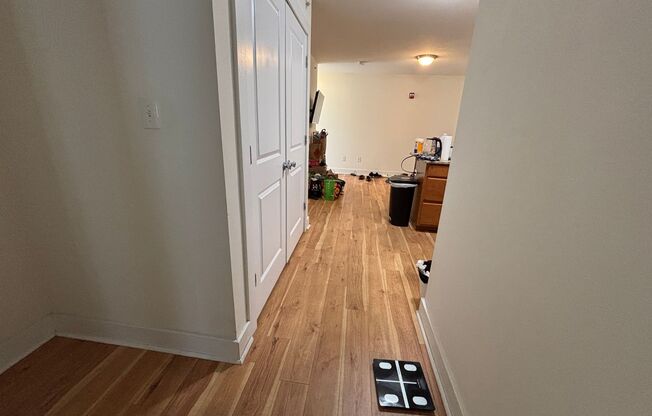 3 beds, 3 baths, 787 sqft, $1,875, Unit Unit 09