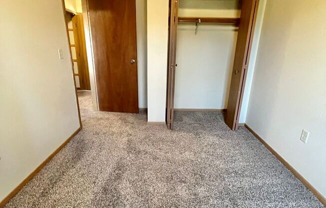 3 beds, 1.5 baths, 1,145 sqft, $1,095, Unit 300-6