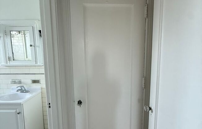 Studio, 1 bath, 401 sqft, $1,200, Unit Bayard Manor 309