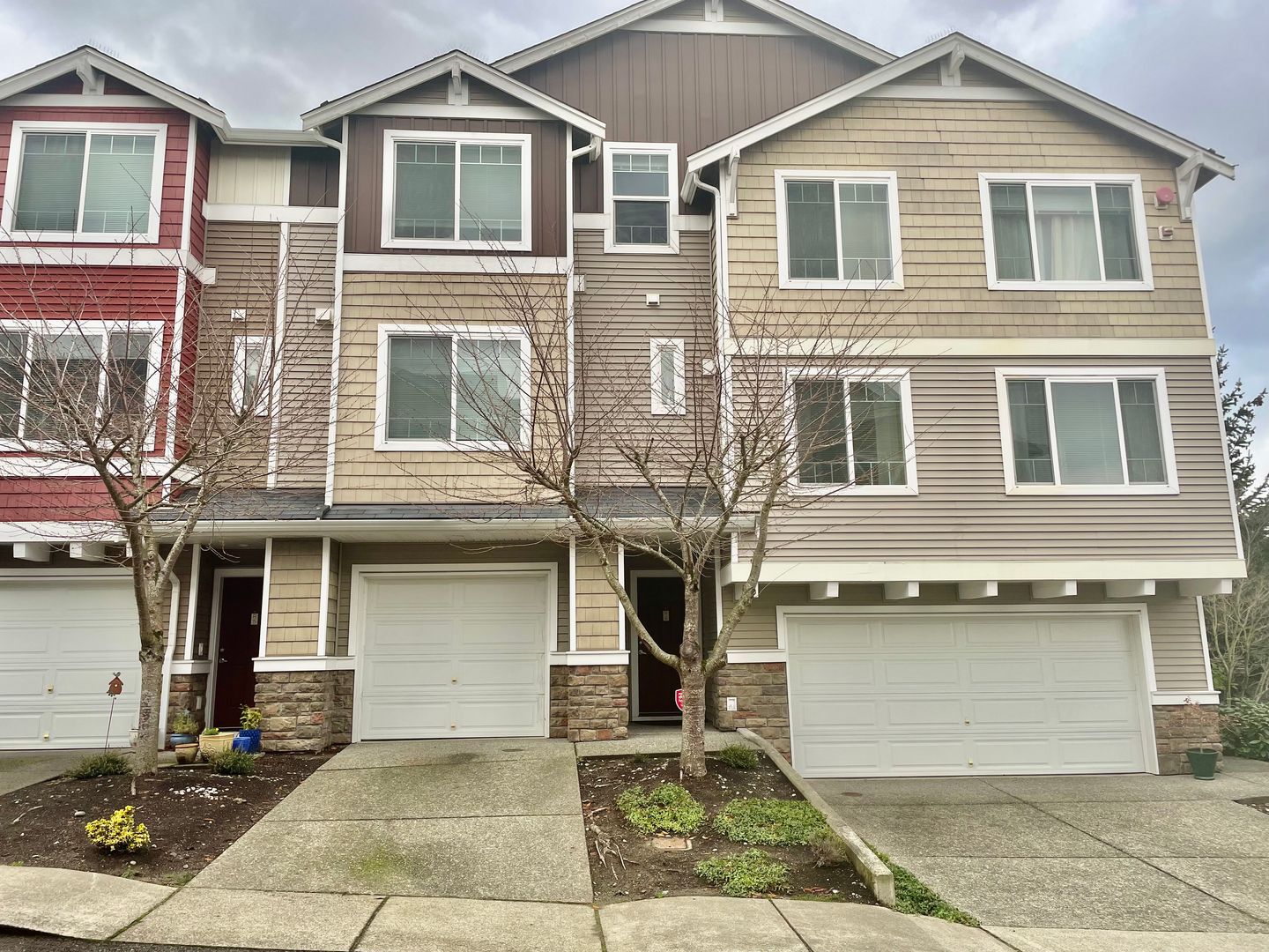 2 Bed 2.5 Bath Lynnwood Townhouse $2700/mo.