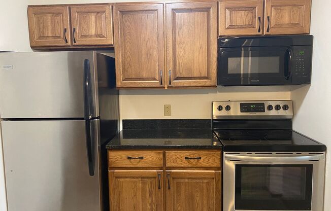2 beds, 1 bath, 950 sqft, $1,700, Unit 7701RB