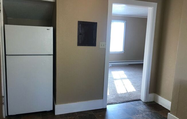 3 beds, 1 bath, $1,000, Unit 412 E Ave D - 1