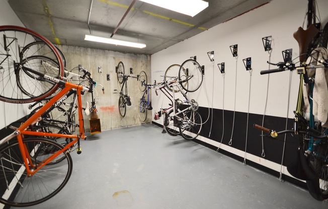 2 beds, 2 baths, $5,832, Unit PHJ