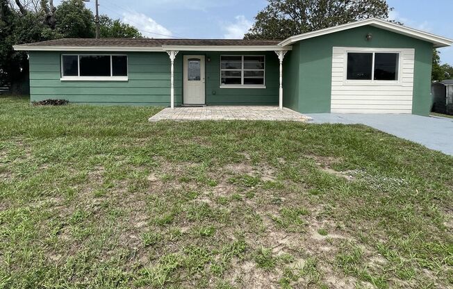 Cozy 3-Bedroom Home on a Corner Lot in Holiday, FL