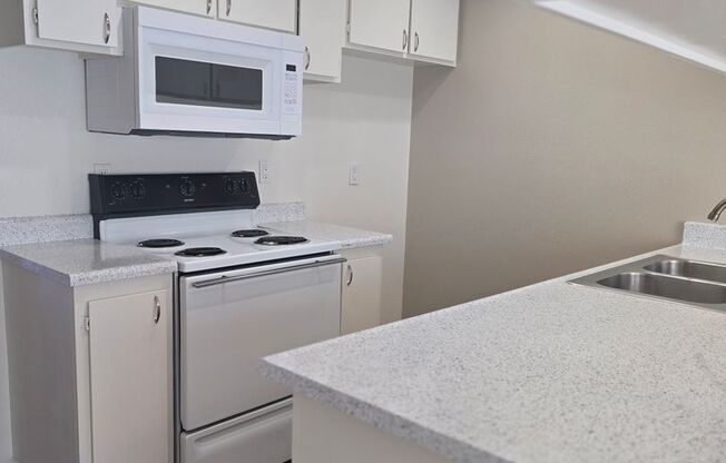 2 beds, 1 bath, 845 sqft, $2,475, Unit 118