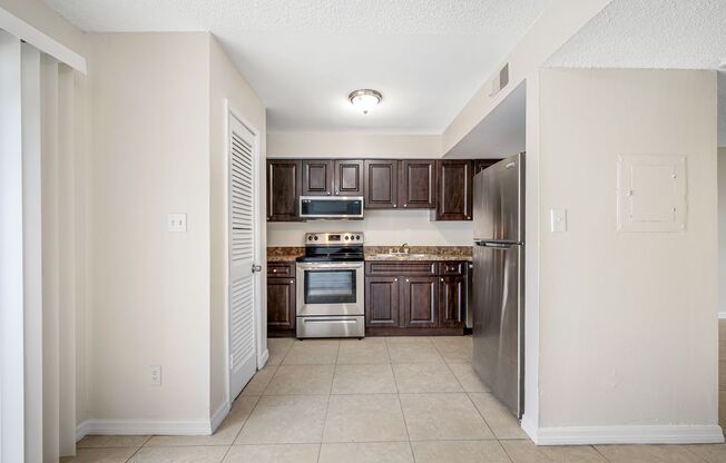 2 beds, 1.5 baths, 940 sqft, $1,650, Unit 8737-D