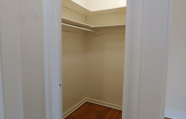 Studio, 1 bath, 430 sqft, $1,150, Unit 512