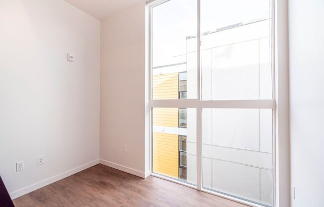 Studio, 1 bath, 270 sqft, $1,386, Unit 410