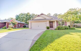 3-Bedroom Home with Bonus Room and Screened Patio in Pace School District