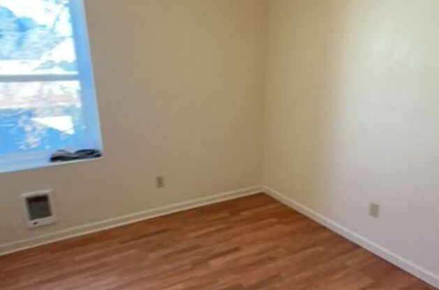 2 beds, 1 bath, $1,250, Unit #9