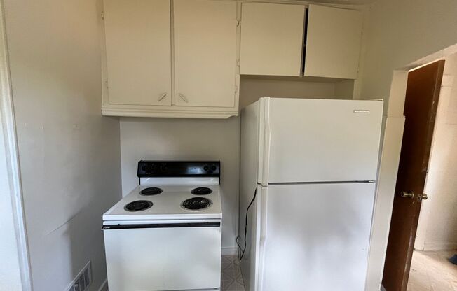 Charming 2-Bedroom Home with Spacious Yard and Extra Storage