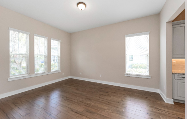 305 SEAHILL DR