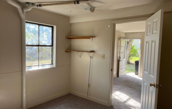 4 beds, 1 bath, $1,000