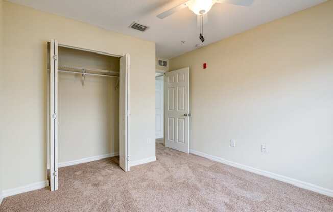 The Commons Apartments in Tampa Florida Photo Of a bedroom with a closet and a ceiling fan