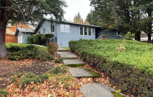 **HOLIDAY SPECIAL** Nice East Medford home nestled away in the Roxy Anne Community