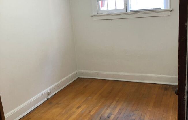 2 beds, 1 bath, 1,100 sqft, $1,225, Unit 10