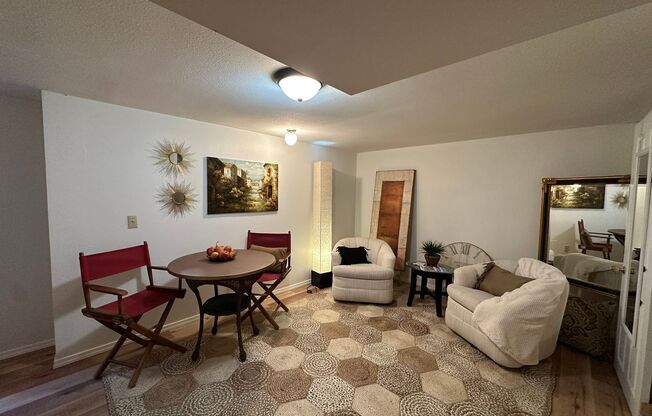 1 bed, 1 bath, $1,395, Unit 520 Douglas St - B