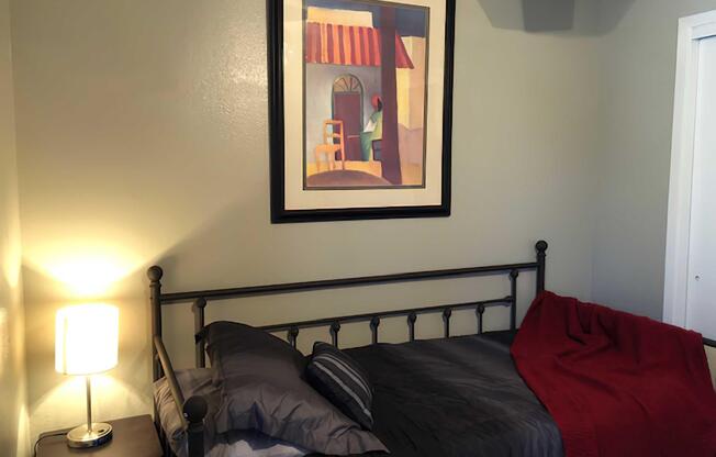 2 beds, 1.5 baths, 811 sqft, $1,090