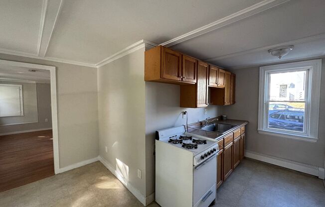 1 bed, 1 bath, $1,450, Unit Unit 1R