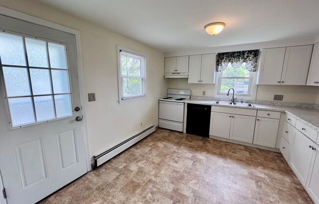 Newly Renovated Year-Round Apartments – Steps from the Beach in Hampton, NH