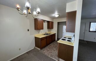 2 beds, 1 bath, 876 sqft, $1,195, Unit 2