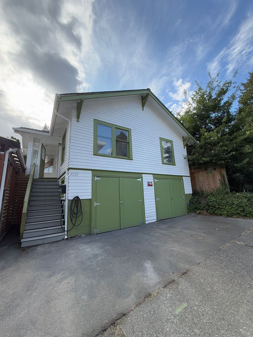Completely renovated, university district, 2 bed, 2 bath.  hardwoods, bus line, walking to everything basement garage ample storage sliding barn door, beautifully renovated bathrooms, small yard,1 car garage. close to greenlake, Must see